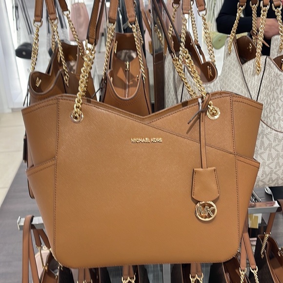 Michael Kors Jet Set Travel Large Chained Tote Shoulder Bag MK Luggage 

NWT - Picture 10 of 16